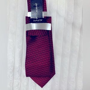 Alfani NWT beautiful burgundy men tie